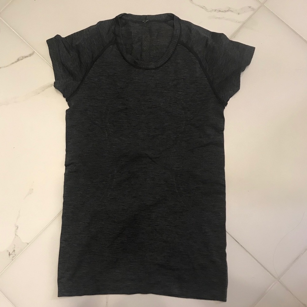 Lululemon Swiftly Tech Sz 6 Heathered Black EUC